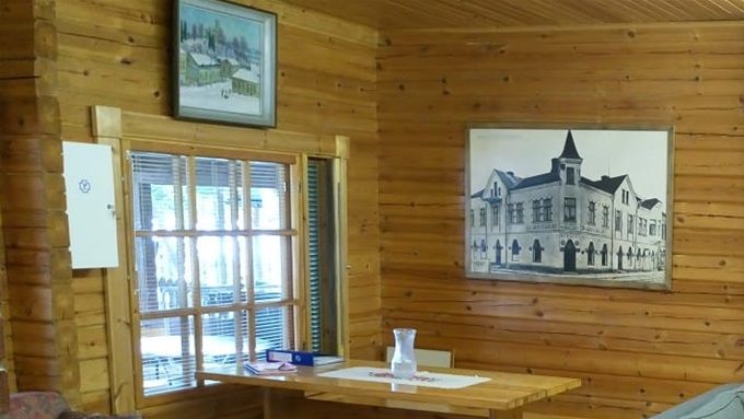Keittiönurkkaus jää kuvaan selän taakse